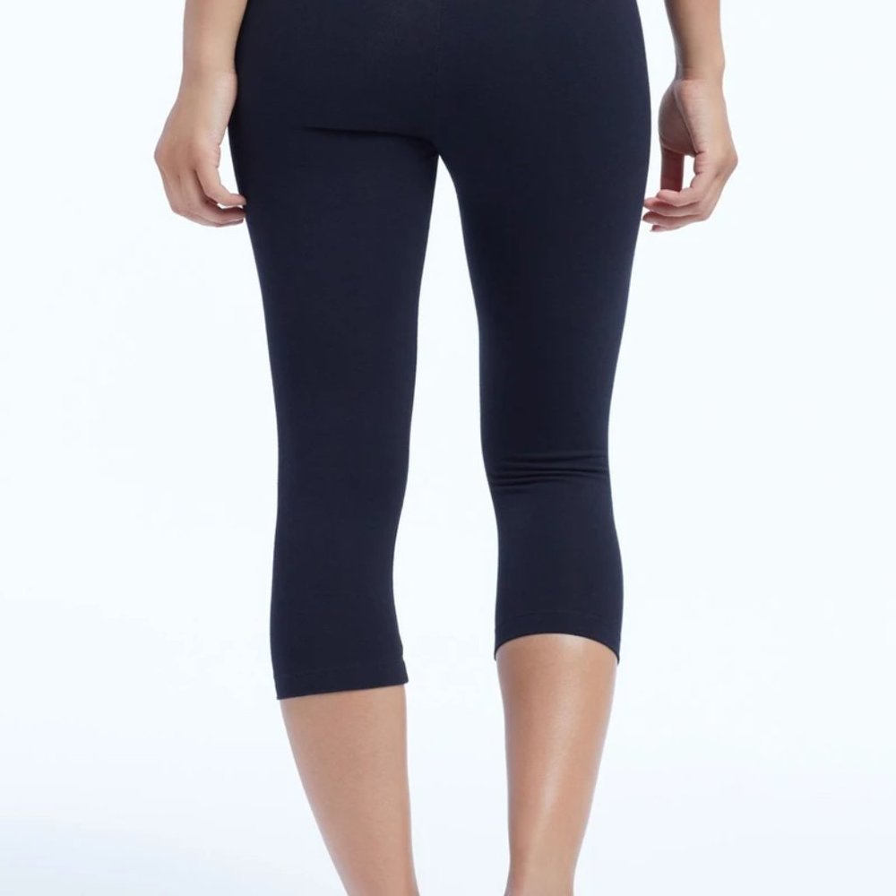 NWT Carrie Tummy Control Capri Leggings - Picture 2 of 3